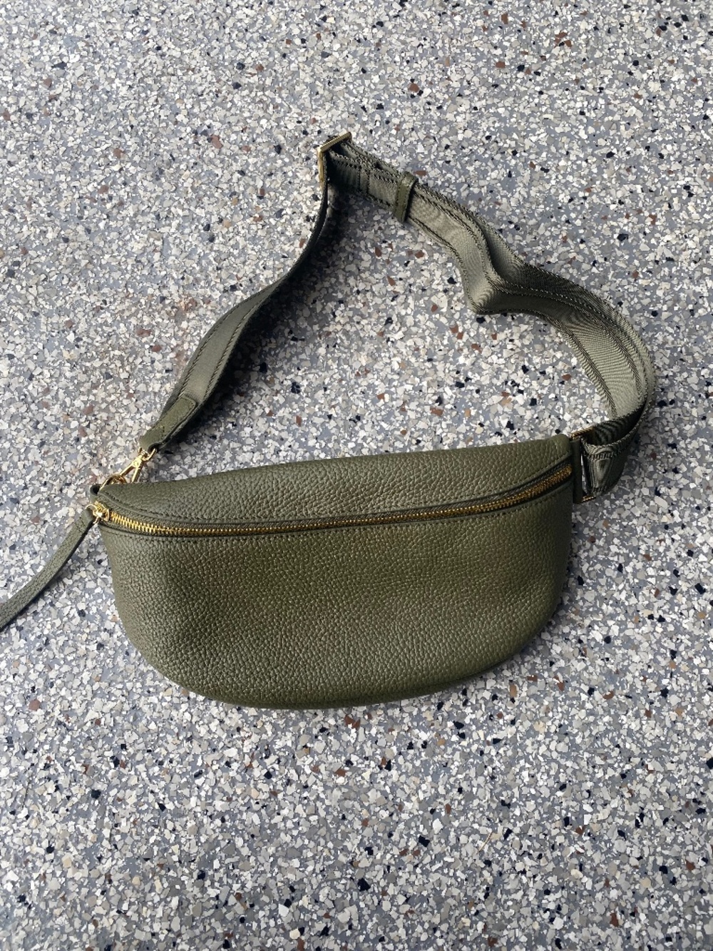 Almost NEW Quince Sling Bag